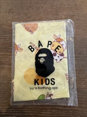 NEW BAPE Kids by A Bathing Ape Happy Cow bandana / feeding bib 25x13